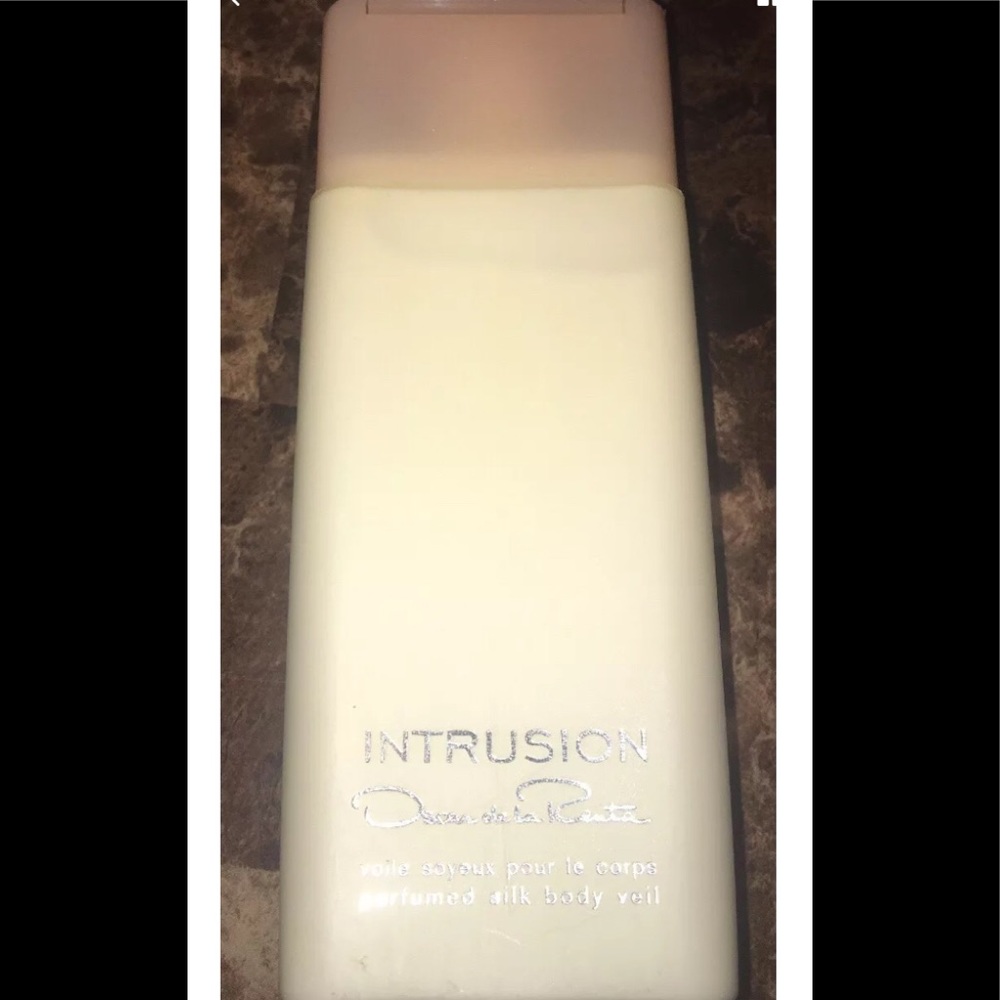 Oscar de la Renta Intrustuion Body lotion